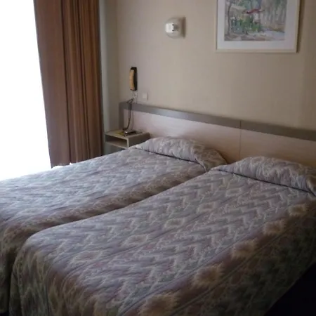 La Cigale ホテル 2*